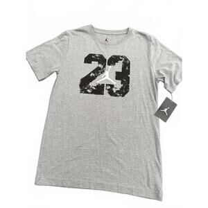 Nike NWT Jordan 23 Graphic T-Shirt Boys XL Gray Jumpman Tee Youth Streetwear